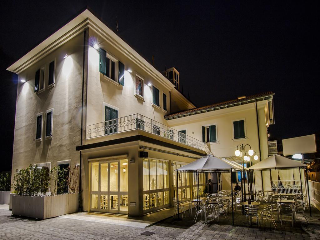 Hotel Butterfly - We Suite Torre del Lago Puccini Exterior photo