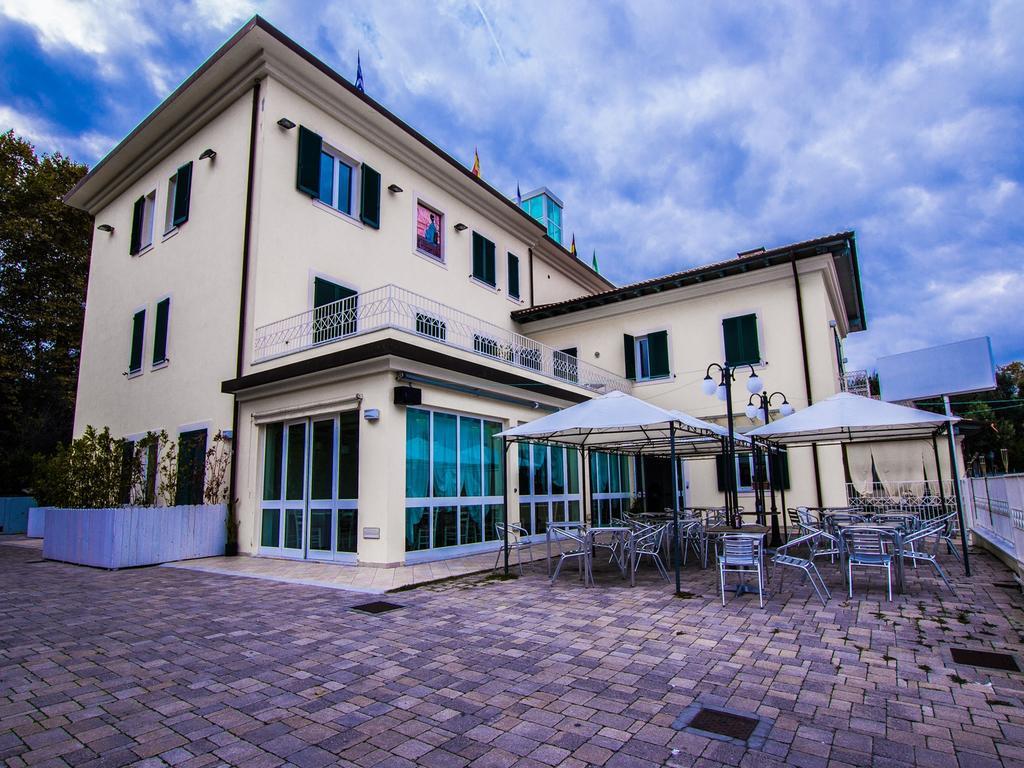 Hotel Butterfly - We Suite Torre del Lago Puccini Exterior photo